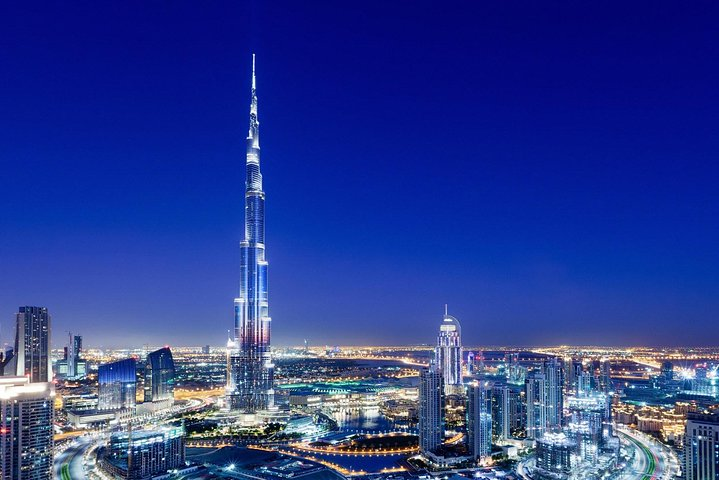 Experience breathtaking panoramic views from Burj Khalifa’s 124th floor where iconic landmarks come to life against the stunning Dubai skyline perfect for unforgettable memories and photography.
